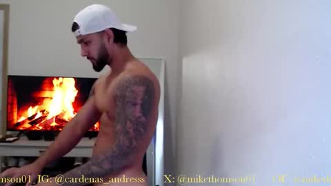 Snapshot of mikethomson01 chatting on 18, 11, 2025 Mike online show from 18, 11, 2025