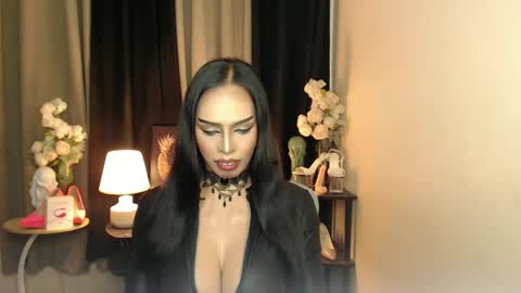Mistress MikeyAlawi online show from 23, 1, 2025