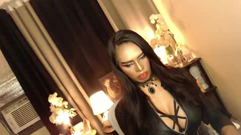 Mistress MikeyAlawi online show from 8, 3, 2025