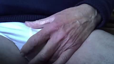 Snapshot of mikeybed chatting on 8, 1, 2025 mikeybed online show from 8, 1, 2025