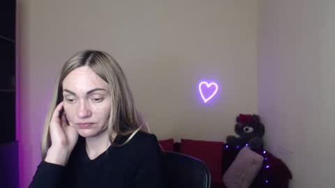 Snapshot of mikkey_mouse8 chatting on 18, 4, 2026 Adalina online show from 18, 4, 2026
