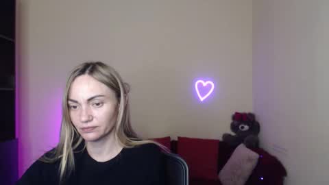 Snapshot of mikkey_mouse8 chatting on 18, 4, 2026 Adalina online show from 18, 4, 2026