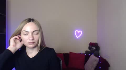 Snapshot of mikkey_mouse8 chatting on 19, 4, 2026 Adalina online show from 19, 4, 2026