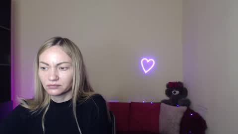 Snapshot of mikkey_mouse8 chatting on 22, 4, 2026 Adalina online show from 22, 4, 2026
