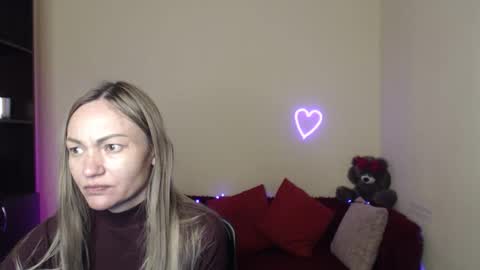 Snapshot of mikkey_mouse8 chatting on 28, 4, 2026 Adalina online show from 28, 4, 2026