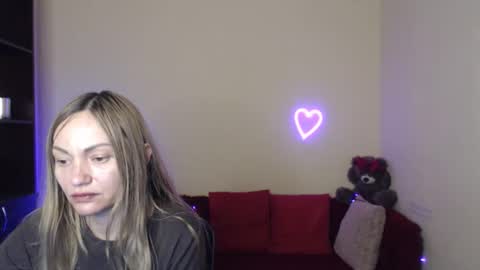 Snapshot of mikkey_mouse8 chatting on 1, 5, 2026 Adalina online show from 1, 5, 2026