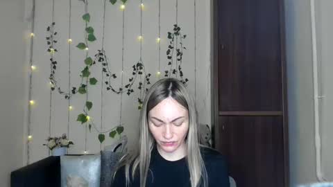 Snapshot of mikkey_mouse8 chatting on 8, 5, 2026 Adalina online show from 8, 5, 2026