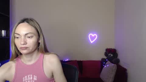 Snapshot of mikkey_mouse8 chatting on 27, 5, 2026 Adalina online show from 27, 5, 2026
