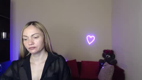 Snapshot of mikkey_mouse8 chatting on 28, 5, 2026 Adalina online show from 28, 5, 2026