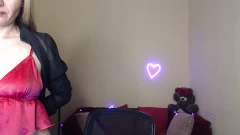 Snapshot of mikkey_mouse8 chatting on 31, 5, 2026 Adalina online show from 31, 5, 2026