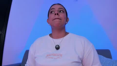 Snapshot of mila_chic chatting on 7, 5, 2026 mila online show from 7, 5, 2026