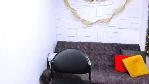 mila_cinnamon13 online show from 13, 1, 2025