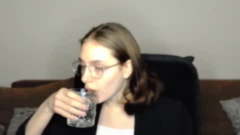 mila_keyy online show from 13, 12, 2025