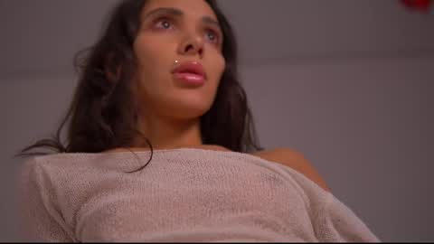 mila may  online show from 8, 3, 2025