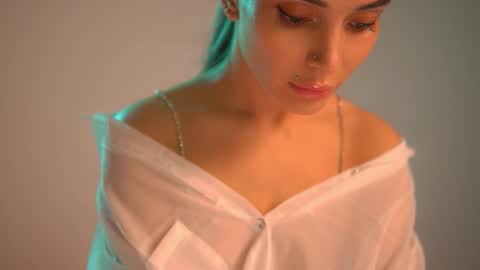 mila may  online show from 13, 9, 2025