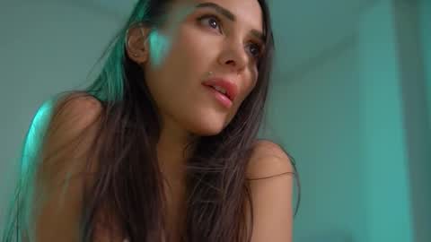 mila may  online show from 19, 10, 2025