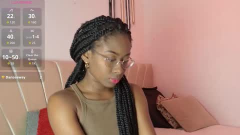 Snapshot of mila_n_max chatting on 25, 10, 2025 Mila Max online show from 25, 10, 2025