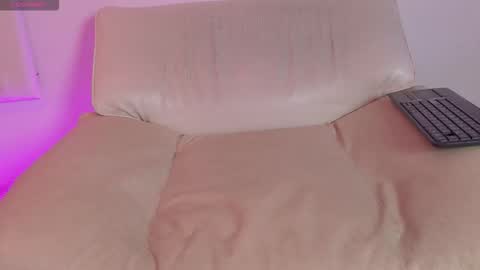 Snapshot of mila_n_max chatting on 26, 10, 2025 Mila Max online show from 26, 10, 2025