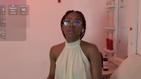 Snapshot of mila_n_max chatting on 18, 11, 2025 Mila Max online show from 18, 11, 2025