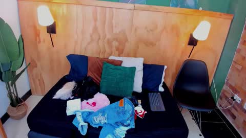 Mila and samy online show from 19, 10, 2025