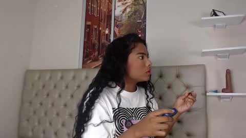 Snapshot of mila_sophia chatting on 7, 11, 2025 sophia online show from 7, 11, 2025