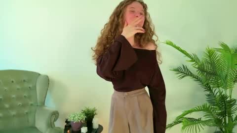 Snapshot of mila_stain chatting on 12, 5, 2026 Mila online show from 12, 5, 2026