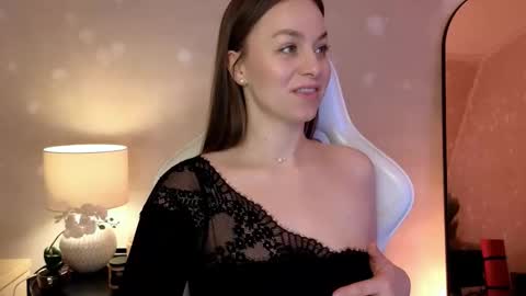Snapshot of milafleur chatting on 2, 10, 2025 Mila Fleur online show from 2, 10, 2025