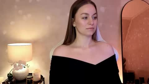 Snapshot of milafleur chatting on 4, 10, 2025 Mila Fleur online show from 4, 10, 2025