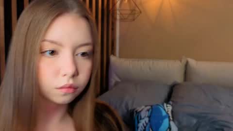 Snapshot of milaice chatting on 29, 4, 2026 Mila online show from 29, 4, 2026