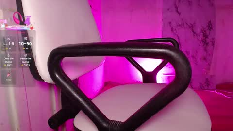 Snapshot of milana_sexwife chatting on 21, 10, 2025 Dan and Milana online show from 21, 10, 2025