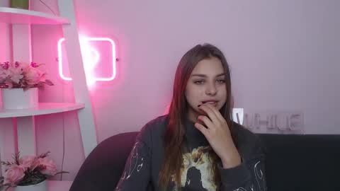 milanaangelas online show from 13, 9, 2025