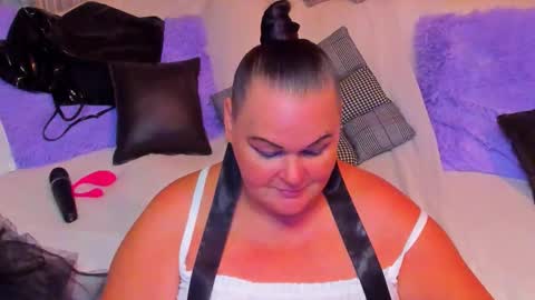 Snapshot of milanabiegert chatting on 23, 9, 2025 Lana online show from 23, 9, 2025