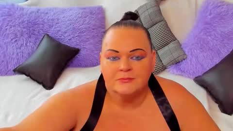 Snapshot of milanabiegert chatting on 5, 10, 2025 Lana online show from 5, 10, 2025