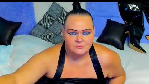 Snapshot of milanabiegert chatting on 11, 10, 2025 Lana online show from 11, 10, 2025