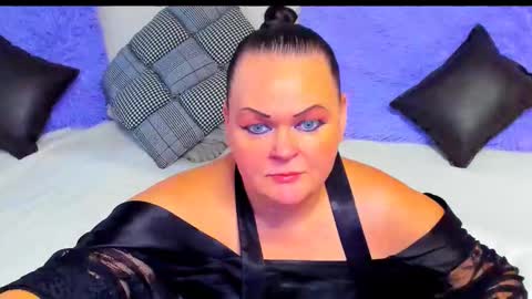 Snapshot of milanabiegert chatting on 3, 11, 2025 Lana online show from 3, 11, 2025