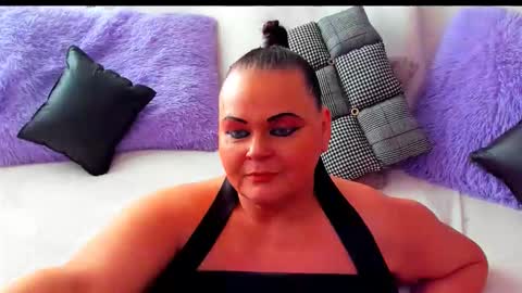 Snapshot of milanabiegert chatting on 14, 11, 2025 Lana online show from 14, 11, 2025