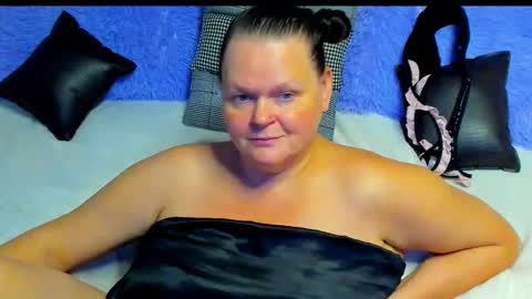 Snapshot of milanabiegert chatting on 15, 11, 2025 Lana online show from 15, 11, 2025