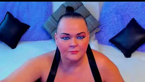 Snapshot of milanabiegert chatting on 16, 11, 2025 Lana online show from 16, 11, 2025