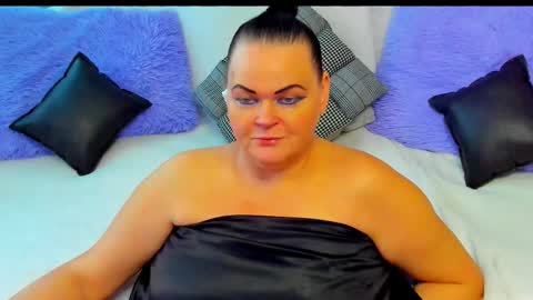 Snapshot of milanabiegert chatting on 19, 11, 2025 Lana online show from 19, 11, 2025