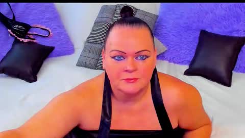 Snapshot of milanabiegert chatting on 23, 11, 2025 Lana online show from 23, 11, 2025