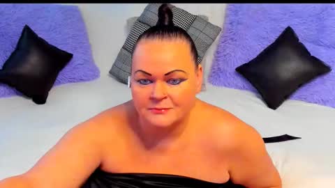 Snapshot of milanabiegert chatting on 30, 11, 2025 Lana online show from 30, 11, 2025