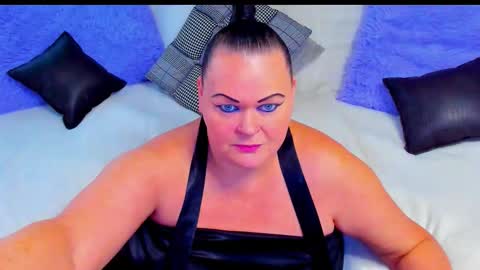 Snapshot of milanabiegert chatting on 3, 12, 2025 Lana online show from 3, 12, 2025