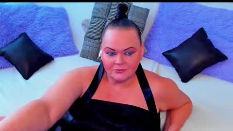 Snapshot of milanabiegert chatting on 15, 12, 2025 Lana online show from 15, 12, 2025