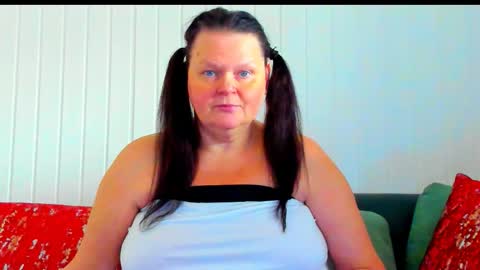 Snapshot of milanabiegert chatting on 13, 1, 2026 Lana online show from 13, 1, 2026