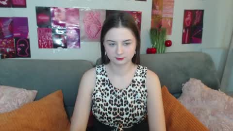 milanaroz online show from 3, 5, 2026