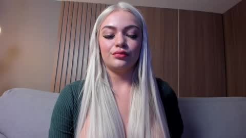 Snapshot of milaowens chatting on 23, 12, 2024 Sexy Mila online show from 23, 12, 2024