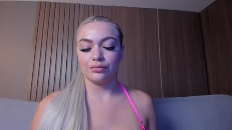 Snapshot of milaowens chatting on 15, 1, 2025 Sexy Mila online show from 15, 1, 2025
