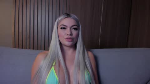 Snapshot of milaowens chatting on 31, 1, 2025 Sexy Mila online show from 31, 1, 2025
