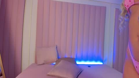 Snapshot of milaowens chatting on 9, 9, 2025 Sexy Mila online show from 9, 9, 2025