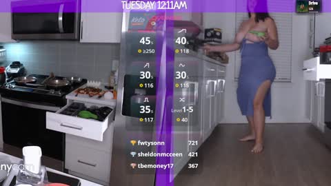 Mila Valentina online show from 4, 3, 2025